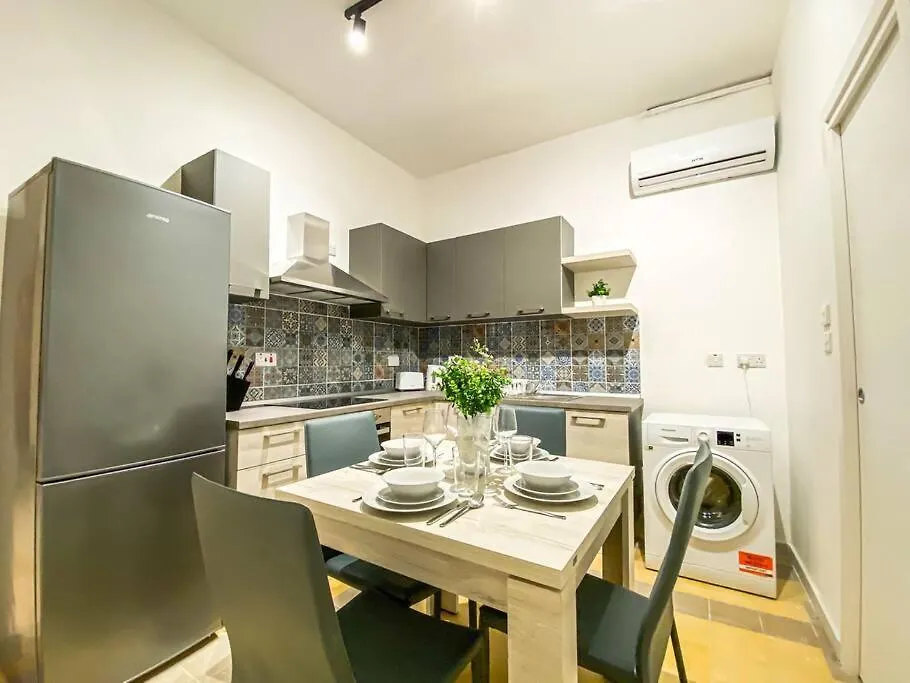 Sunfire Suite 1 - Sliema Strand, Gzira 0*,  Μάλτα